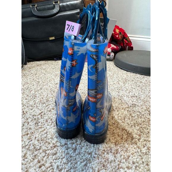 NEW!! Boys Light Up Rain Boots, size 7/8 Toddler, Sharks, Members Mark - Picture 3 of 6
